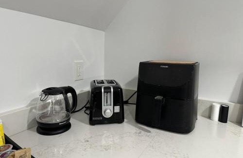 Bergenfield Apartment | NEW Modern NYC Escape near MetLife AmDream MALL EWR