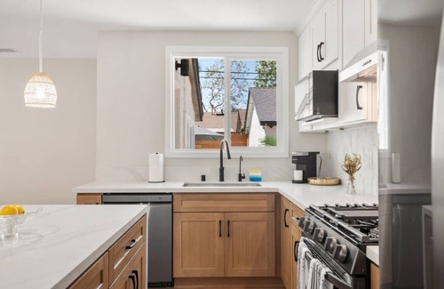 The Plaza House | *New* modern pool home + 5 mi to beach + sleeps 14