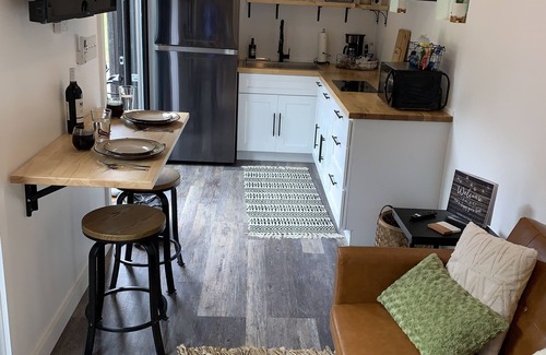 McArthur Cabin | New Modern Shipping Container Home | Private Hot Tub | Hocking Hills