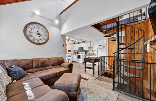 Basye Cabin | NEW! Mountain Escape with Hot Tub & Stargazing