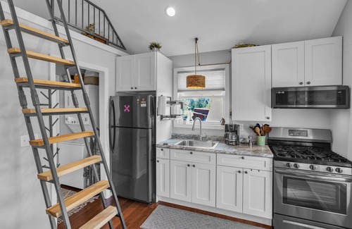 Thomas Cabin | NEW! Mountain Koru Near Trails & Town