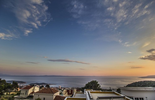 Veliko Brdo House | New Mountainside Villa w heated Pool + Stunning Sea View