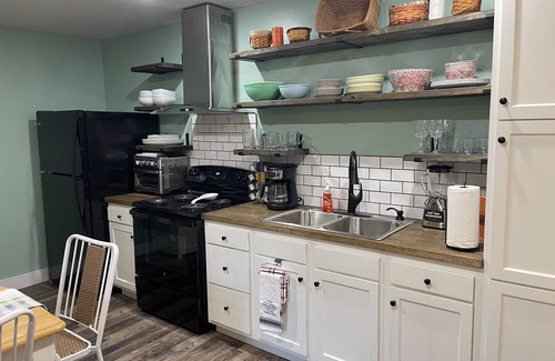 Jamestown Apartment | New Near Jamestown Dock - A