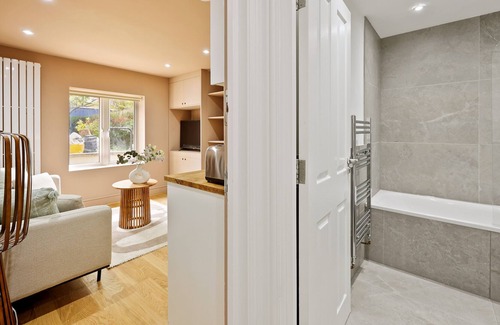 St. George's Apartment | New North Camden Garden Flat