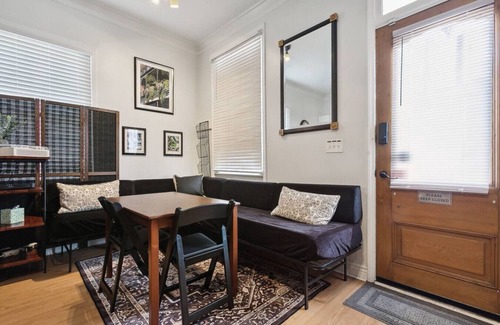 New Orleans Apartment | New Oak St by River, Streetcar, shops & more!