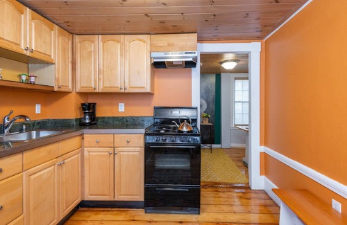 Salem Apartment | *New Omi's 1BR WitchHouse/DowntownSalem/HocusPocus