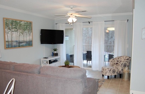 Alexander City Condo | New Owners/Newly Furnished/New Paint-Lake Martin Condo on the Water in Alex City