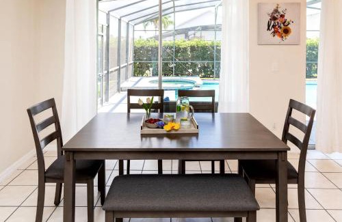 Four Corners House | New Ownership - 7BR - close to Disney