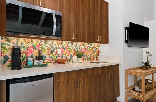 Princeville Condo | NEW Palm Dreams Luxe Retreat w/AC. Close to Best Beaches, Trails & Eats