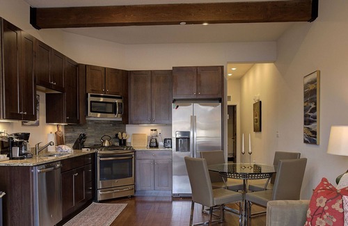 Kimball Junction Condo | New Park Terrace 4: 2 bedroom 2 bathroom condo in New Park with Great views