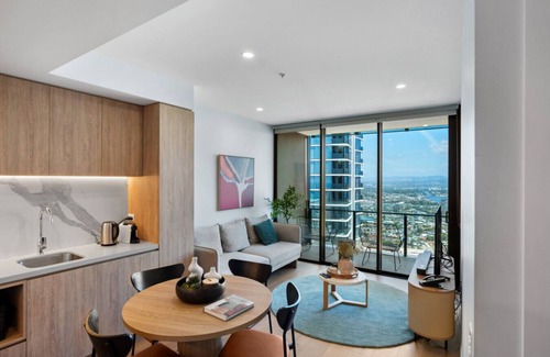 Broadbeach Apartment | NEW Partial Ocean View Broadbeach 2BR *Pool/Gym*