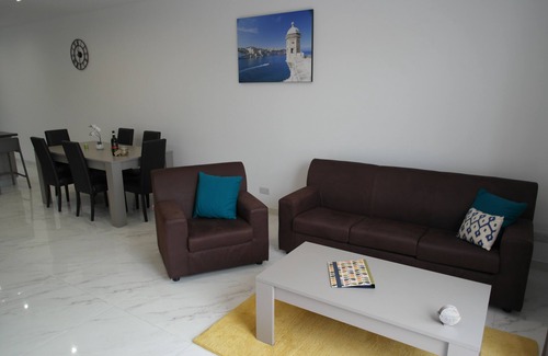 Bellavista Apartment | ★New Penthouse Apartment, Fully Air Con, 100 Mbps Wifi, Sleeps 5★