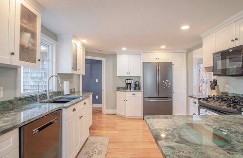Scituate House | New! Perfect Beach Getaway-Sleeps 12, Dog Friendly, Short Walk to Egypt Beach