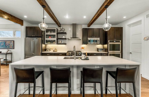University Park House | New! Perfect for group/family! Trampoline/FirePit