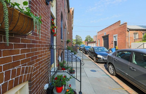 Federal Hill House | New Photos! Best Location & Reviews - Bmore Charmed!
