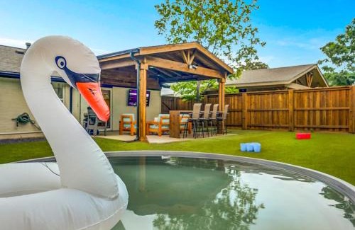 Arlington House | NEW Pool Patio Walk to ATT Hollywood Vanity