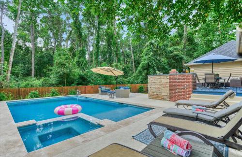 Indian Springs House | New! Pool, Spa, Nature Trails - The Woodlands 4BR Forest Retreat!