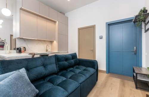Centrs Apartment | NEW! Premium Design, Free Locked Parking, 5 min to the Old Town