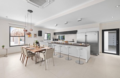 Bubali Villa | NEW! Premium Modern 4BR | Large Pool | Outdoor Kitchen | Amazing Location