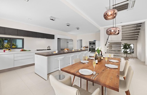 Bubali Villa | NEW! Premium Modern 4BR | Large Pool | Outdoor Kitchen | Amazing Location