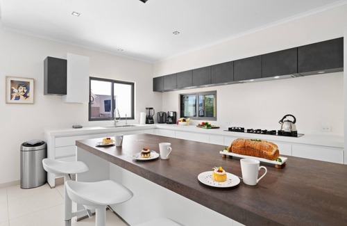 Bubali Villa | NEW! Premium Modern 4BR | Large Pool | Outdoor Kitchen | Amazing Location