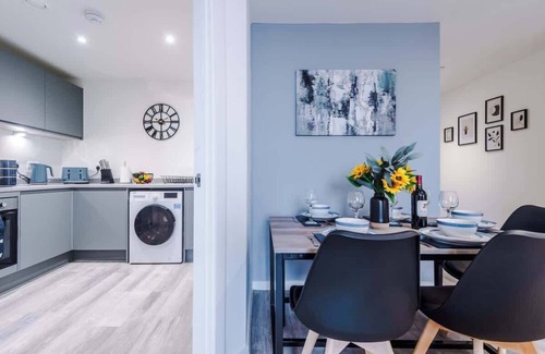 Vauxhall Apartment | NEW! Pristine 2-Bed Flat, Great Location, Sleeps 6