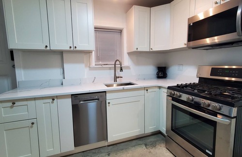 Lower West Side Apartment | New Private Apartment - Pilsen Downtown