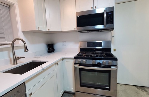 Lower West Side Apartment | New Private Apartment - Pilsen Downtown