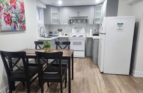 Fairview Apartment | New Private Spacious & Modern Apartment near Square One and Downtown Mississauga