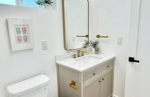 South Redlands Apartment | NEW Private Studio & Bath in Guesthouse - w/Kitchenette, WiFi and AC