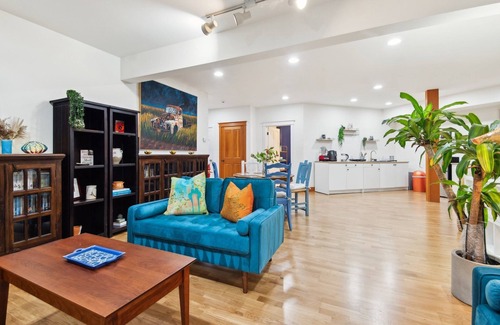 Bainbridge Island House | NEW! Private Garden Retreat with Gym & Golf Path Access
