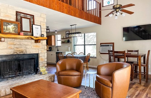 Leakey House | NEW - Quiet Country House in Leakey