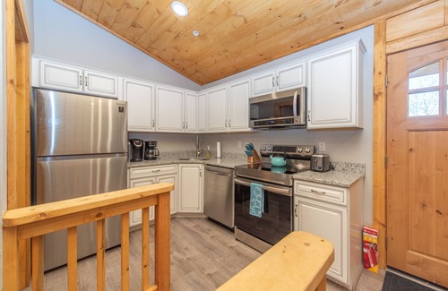 McHenry Cabin | New! Quittin Time: Lake Area, A/C, Fireplace, Fire Pit!