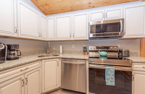 McHenry Cabin | New! Quittin Time: Lake Area, A/C, Fireplace, Fire Pit!