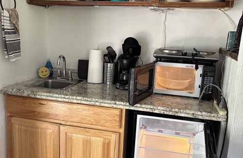 Payson Cabin | New remodeled Family Cabin-Multiple Beds, Fireplace, Horseshoes, Private Jacuzzi