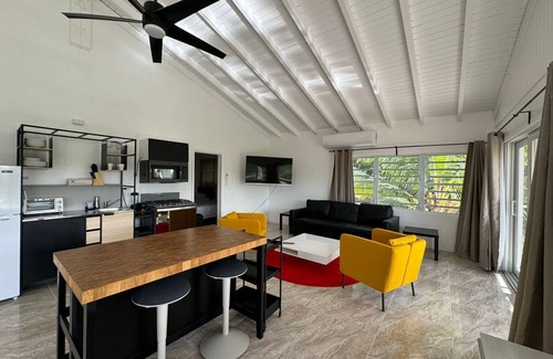 Estate Eastern Water Island House | New Remodeled Modern 5 bed Villa Balconies, Ocean Views AC, Generator WIFI