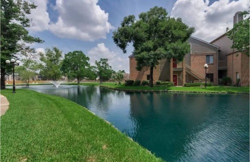 George Bush Park/Eldridge Condo | New renovated condo/lake view in Energy Corridor