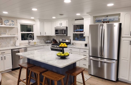 Newaygo House | NEW - Renovated Cottage on Beautiful Bills Lake