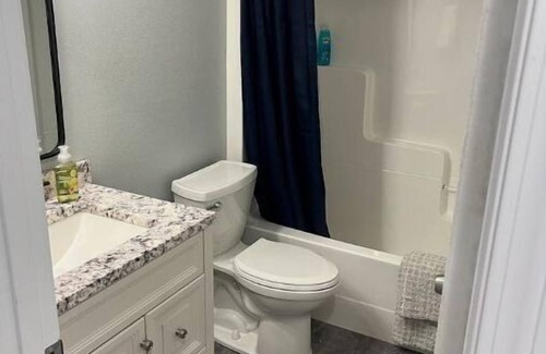 Elroy Apartment | New Renovated, Large One Bedroom