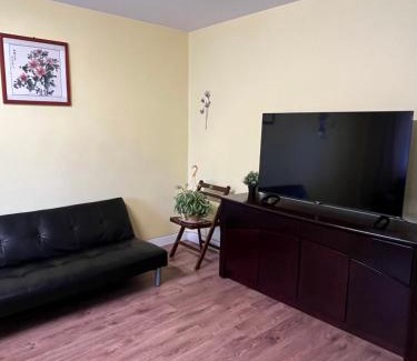 LaSalle Apartment | New renovated peaceful apartment with parking