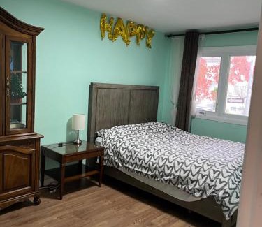 LaSalle Apartment | New renovated peaceful apartment with parking