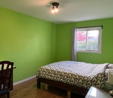 LaSalle Apartment | New renovated peaceful apartment with parking