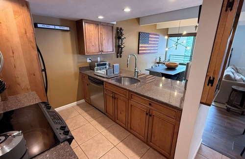 Vail Condo | New Rental - Vail Mountain Views, Outdoor Hot Tub, Great Location. Pet Friendly