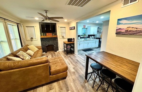 Encanto House | New! Rileys Feel-Free 7 Minutes to Downtown Phoenix