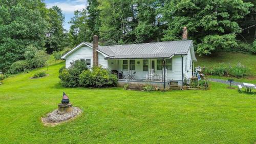 Crumpler House | New River Farmhouse on the New River & Stocked Fishing Creek