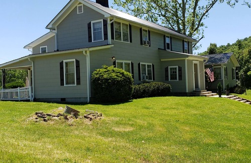 Beckwith House | New River Gorge Bridge 8 Bedrooms, Hot Tub, and Private, Heated Pool 18' x 34'