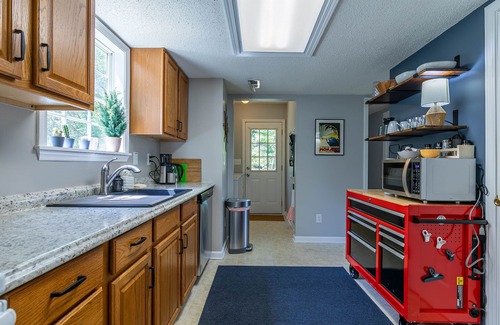 West Jefferson Cabin | New River Overlook! 10 mins to West Jefferson, 1 mile to New River State Park