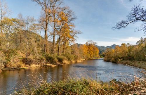 Tillamook Villa | New Riverfront Luxury with acreage and great views