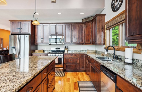Merrifield Cabin | NEW! Sandy beach, Pelican Lake, Games & Pool Table