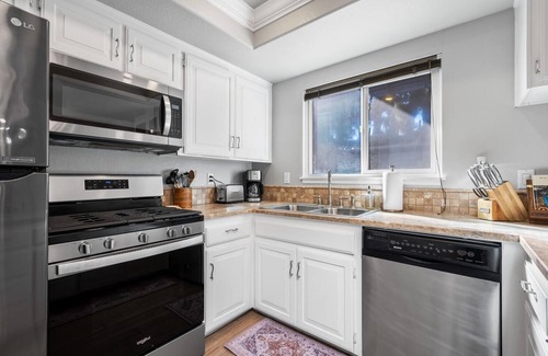 Lantern District House | NEW! Sea-Renity: Charming 4-Bdrm Retreat in Dana Point